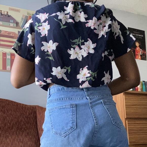 Floral Top - Picture 3 of 5